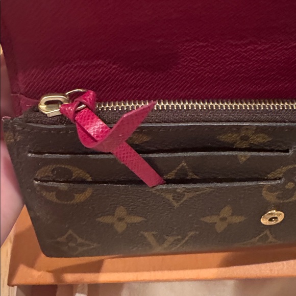 Louis Vuitton Emilie Wallet - Picture 8 of 8